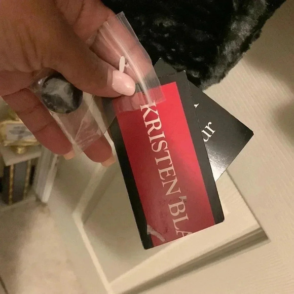 Kristen Blake - Picture 9 of 9